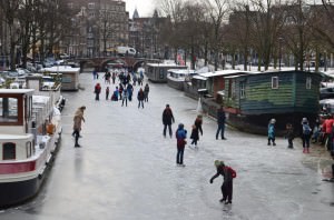 Ice scating on the canals.jpg_72